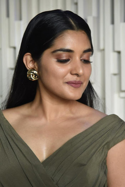 Nivetha Thomas In Green Gown At Telugu Movie Grand Success Meet 12